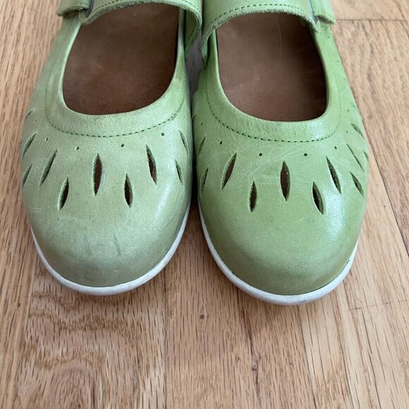 Taos Green Leather Mary Jane Flats Women's Size 37 US 6-6.5 - Picture 3 of 10